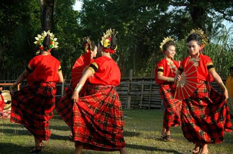 Tari Tradisional Sulawesi